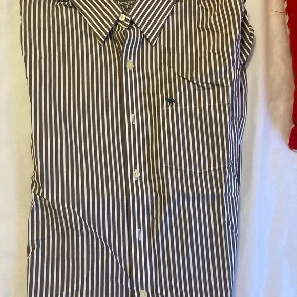 ✨ NWT Abercrombie & Fitch Muscle Fit Shirt ✨
🤍 Brown & White Vertical Stripes 🤍 - Picture 3 of 5